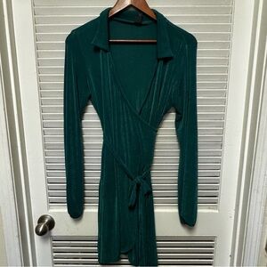 Wild Fable shimmery forest green long sleeved wrap dress Medium